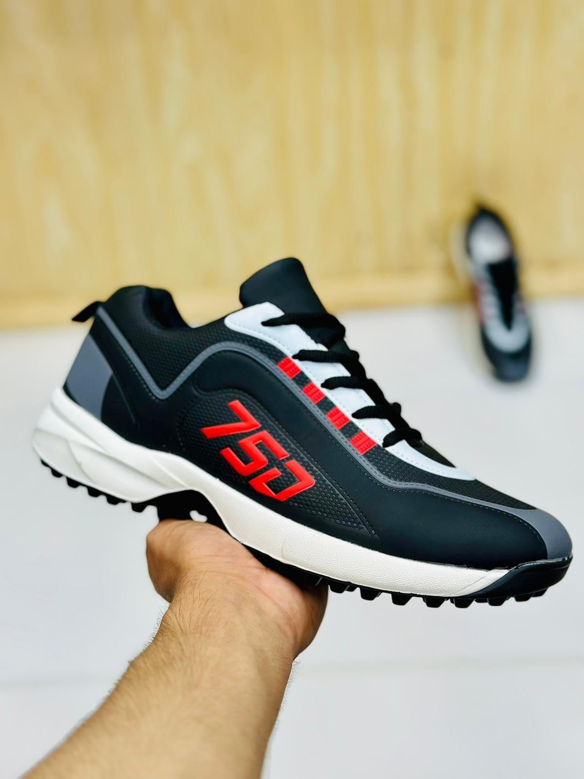 Men 750 Sports Gripper Shoes